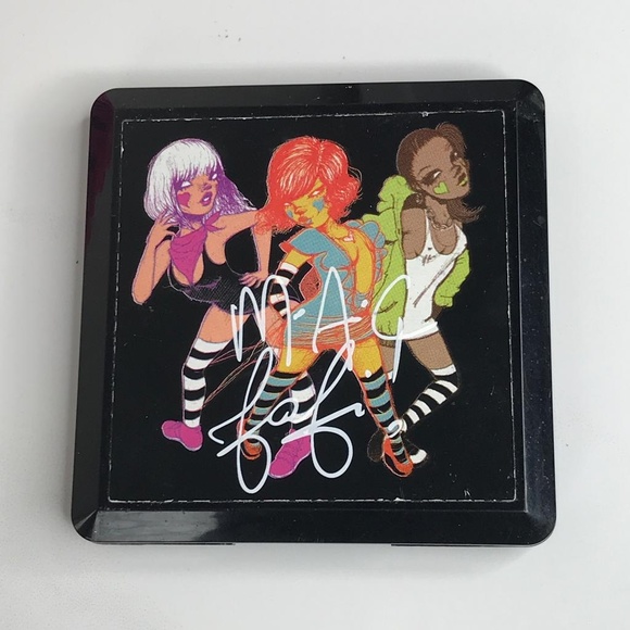 MAC Cosmetics FAFI EYES 2 Eyeshadow Quad 4 Colors - Picture 1 of 3